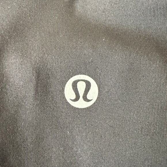 Lululemon Running In The City Black Shelf Bra Tank Top Size 2 - Picture 8 of 9